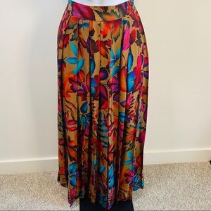 Beautiful Vintage Vibrant Pleated Floral Print Maxi Skirt